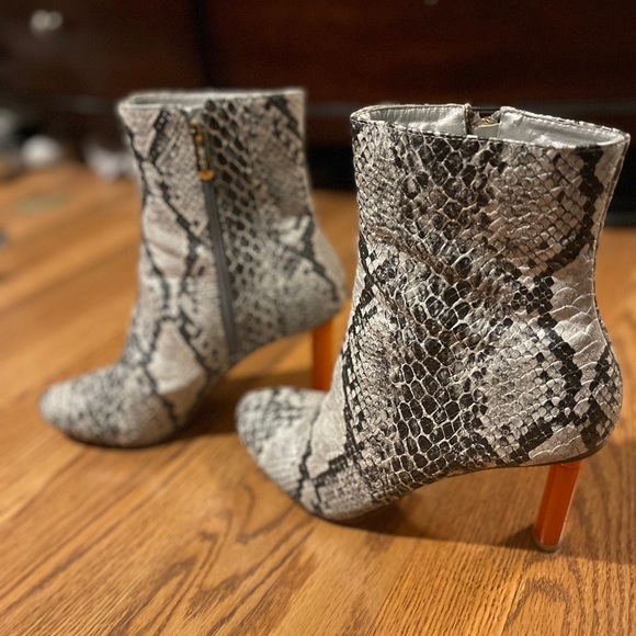 Cape Robbin SnakeSkin Boots✨ - Picture 2 of 6